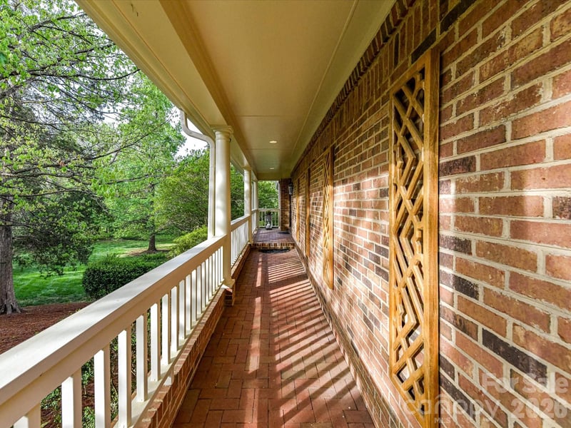 1847 Meadowood Ln, Charlotte, NC 28211