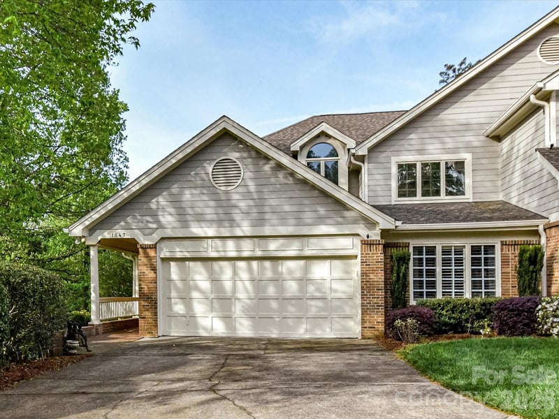 1847 Meadowood Ln, Charlotte, NC 28211