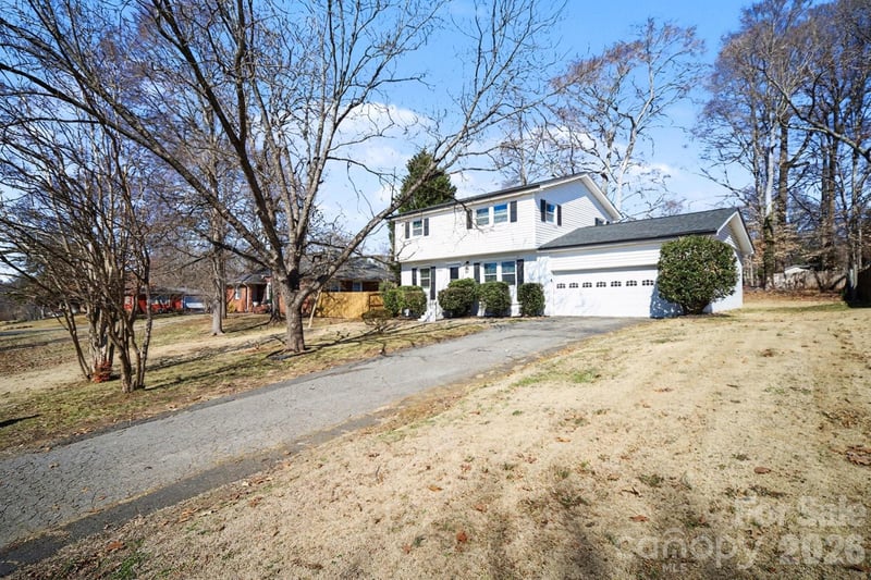 6626 Glenmoor Dr, Charlotte, NC 28214