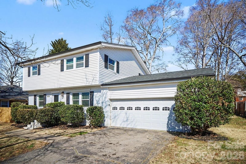 6626 Glenmoor Dr, Charlotte, NC 28214