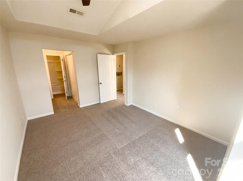 1101 E Morehead St #33, Charlotte, NC 28204