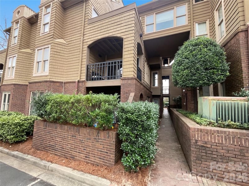 1101 E Morehead St #33, Charlotte, NC 28204