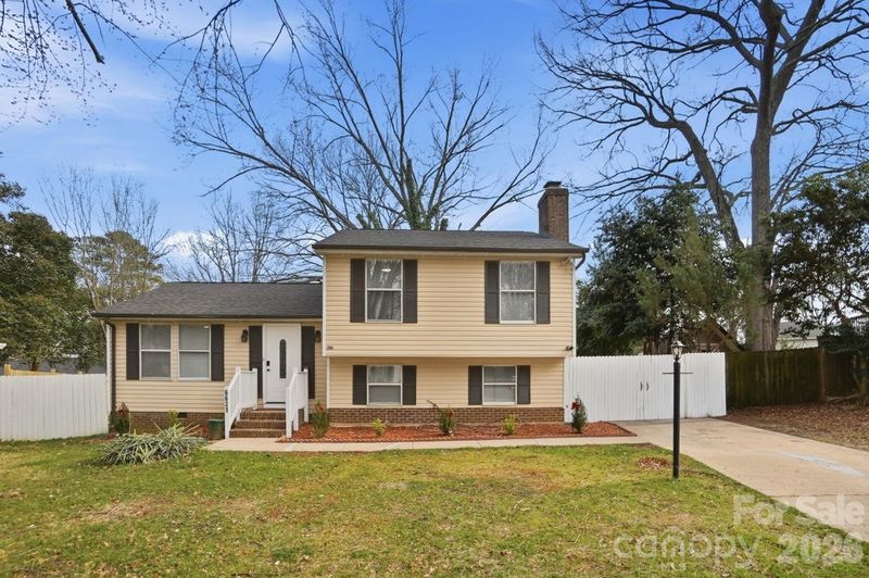 6621 Piney Path Rd, Charlotte, NC 28212