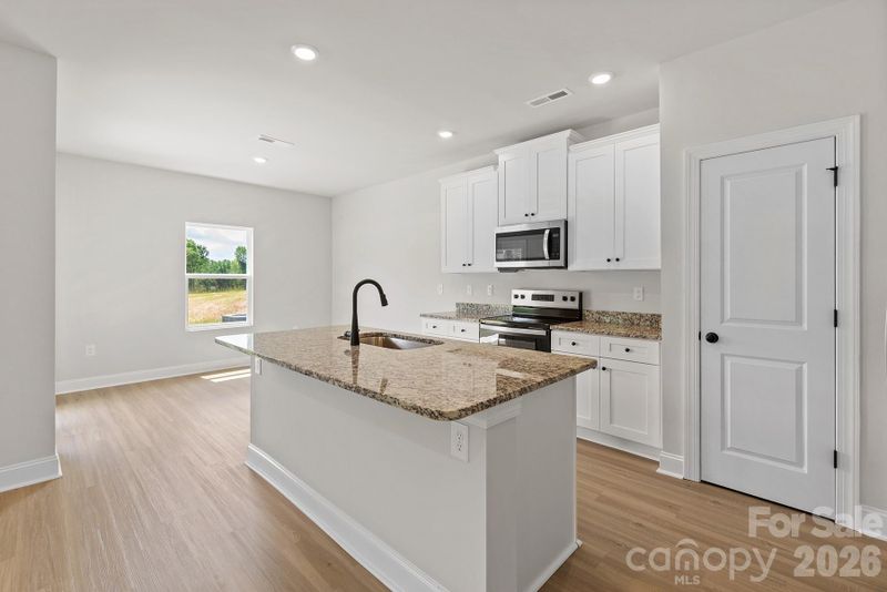 3634 Narrow Ln, Charlotte, NC 28215