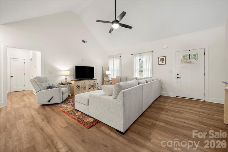 3073 Meadowcrest Dr, Clover, SC 29710