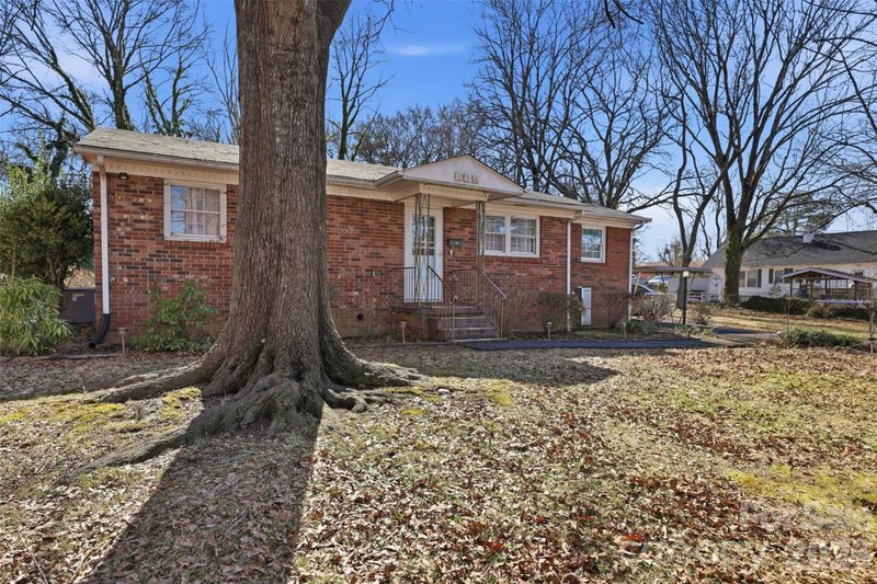 324 17th Ave NE, Hickory, NC 28601
