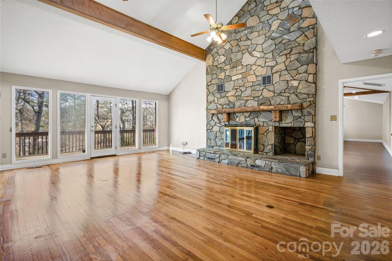 16631 Harbor View Rd, Charlotte, NC 28278