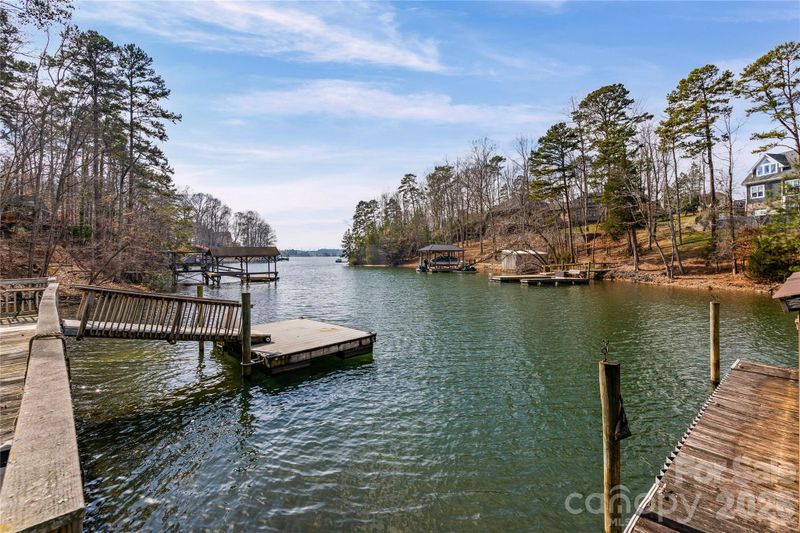 16631 Harbor View Rd, Charlotte, NC 28278