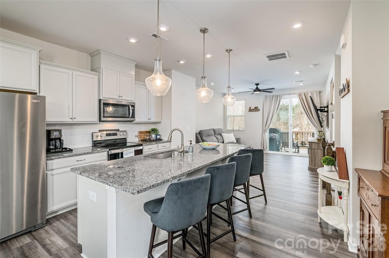 1206 Keydet Dr, Charlotte, NC 28216