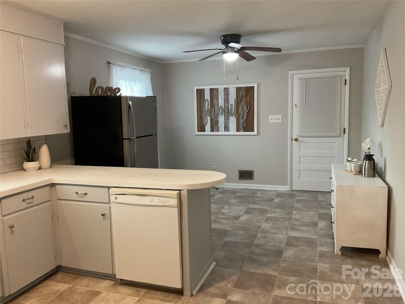 2132 14th Avenue Dr NE, Hickory, NC 28601