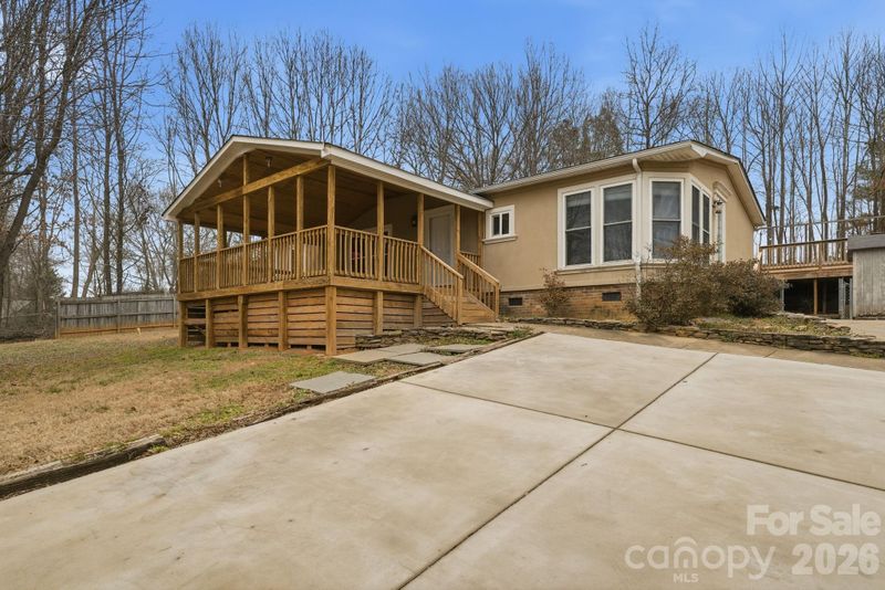 816 Joseph Antoon Cir, Stanley, NC 28164