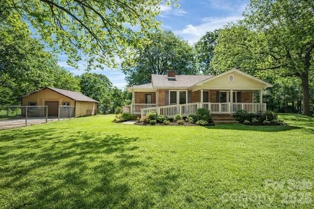 2041 Clyde St, Dallas, NC 28034