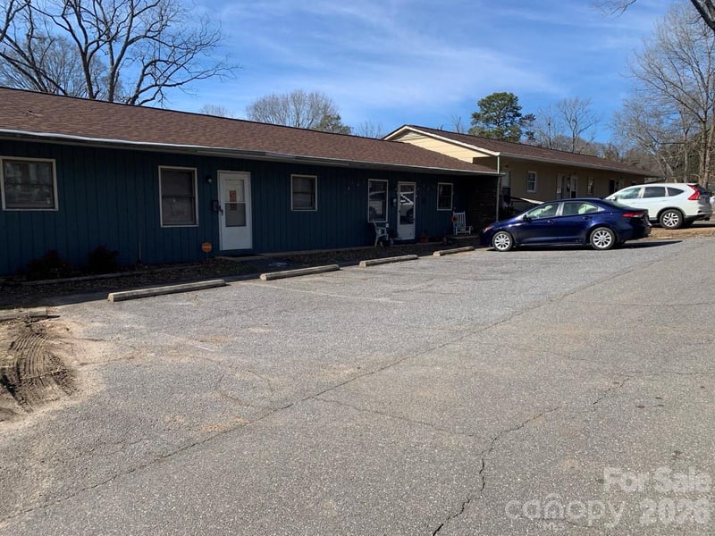 1006 3rd St SE, Hickory, NC 28602