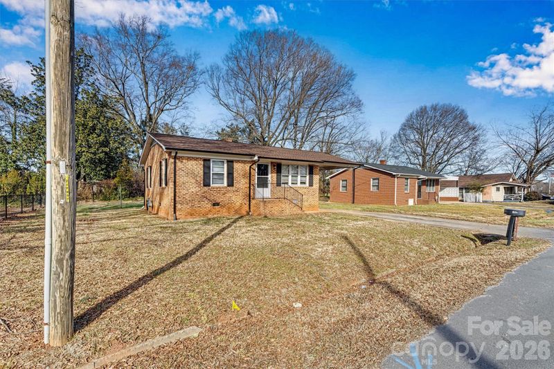 105 9th St SE, Conover, NC 28613
