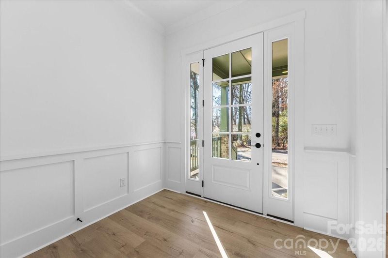1611 Chippendale Rd, Charlotte, NC 28205