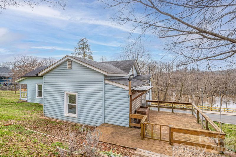 109 Riverside Dr, Cramerton, NC 28032