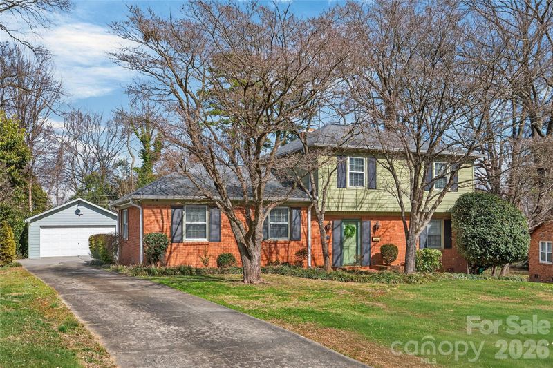 731 Sandridge Rd, Charlotte, NC 28210