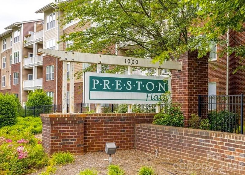 1000 E Woodlawn Rd #208, Charlotte, NC 28209