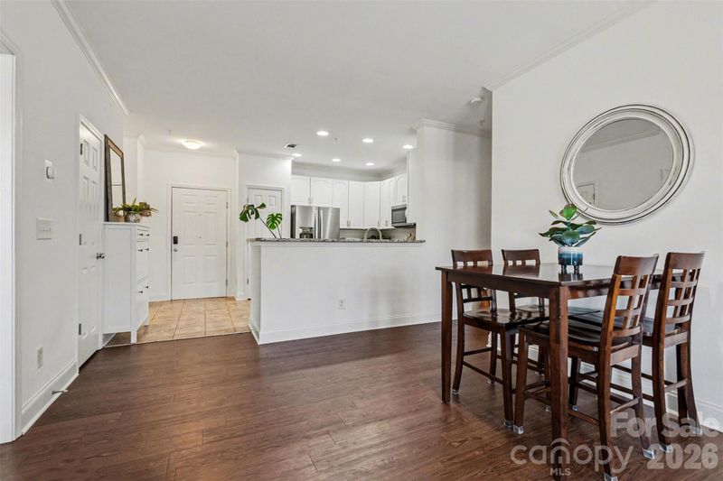 1000 E Woodlawn Rd #208, Charlotte, NC 28209