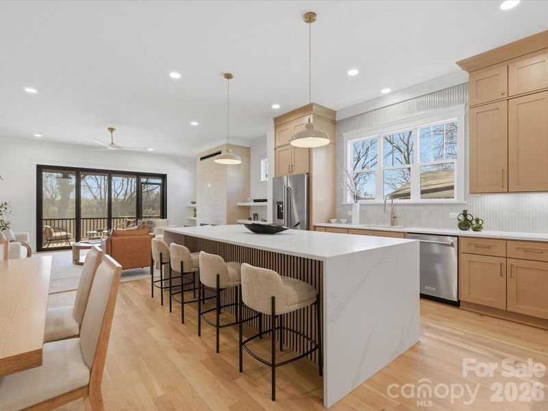 433 W Peterson Dr, Charlotte, NC 28217
