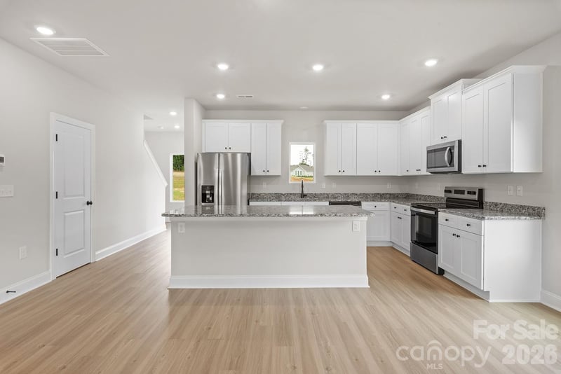 6710 Fairford Dr, Charlotte, NC 28215