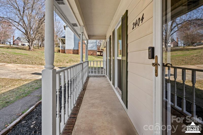2404 Wildburne Ct, Charlotte, NC 28262