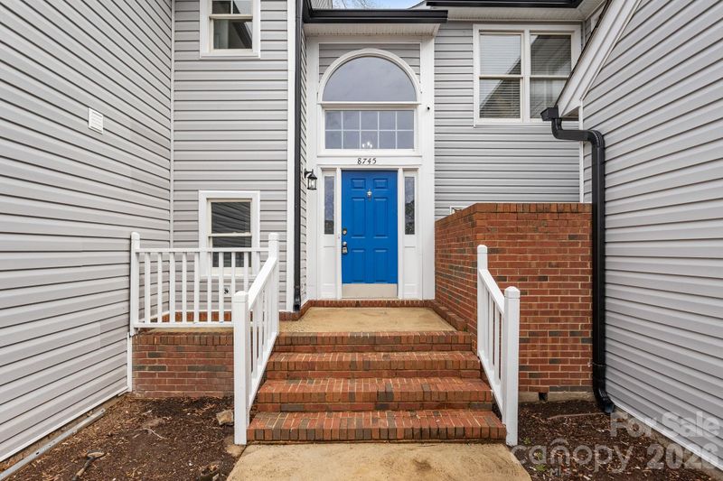 8745 Fox Chase Ln, Charlotte, NC 28269