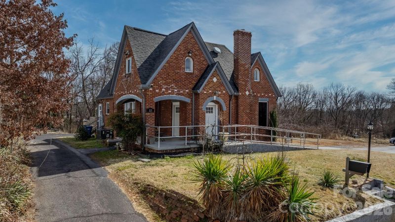 115 12th St SW, Hickory, NC 28602