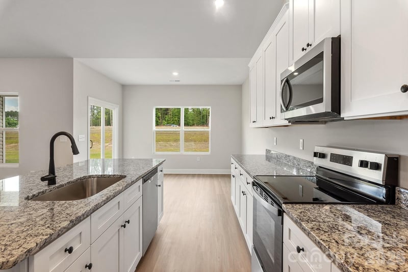 6738 Fairford Dr, Charlotte, NC 28215