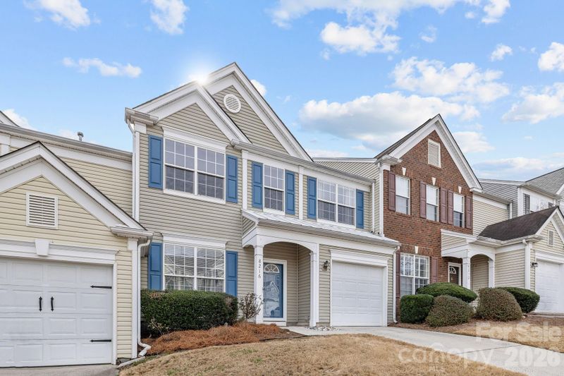8216 Gossomer Bay Dr, Charlotte, NC 28270