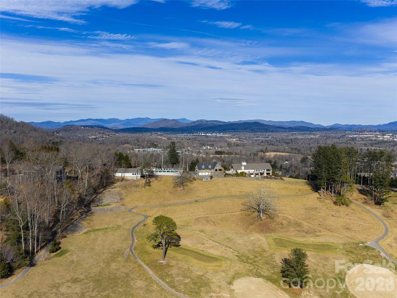 40 Cedar Dr, Mills River, NC 28759
