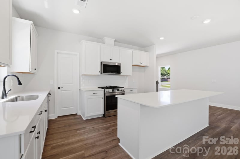 4009 Grommet Ct, Matthews, NC 28105