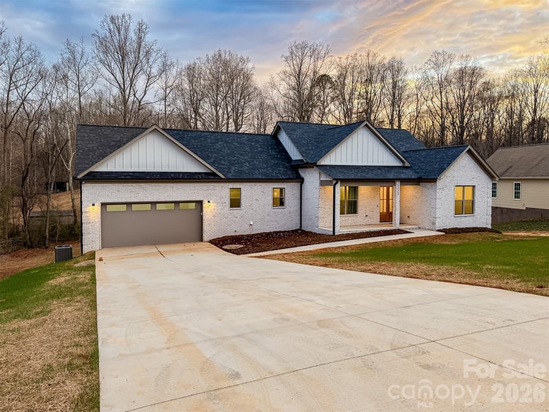 1322 Kensington Cir, Newton, NC 28658