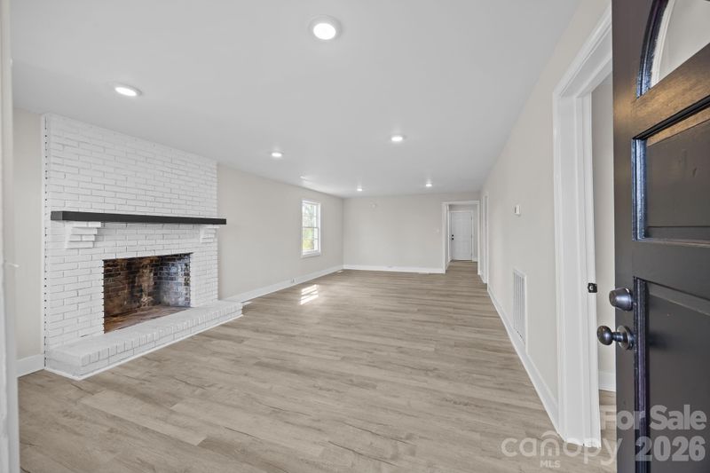 511 E Trade St, Dallas, NC 28034