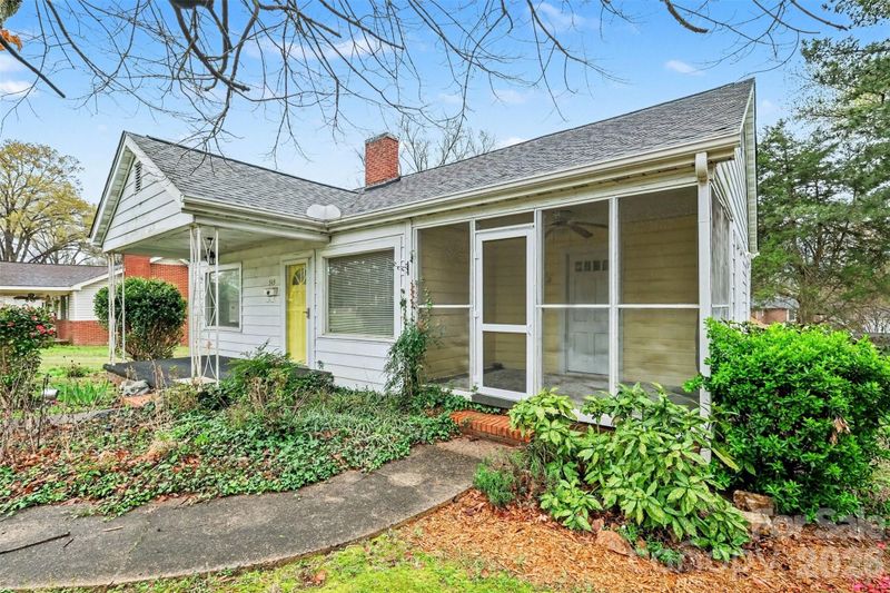 503 Rogers Lake Rd, Kannapolis, NC 28081