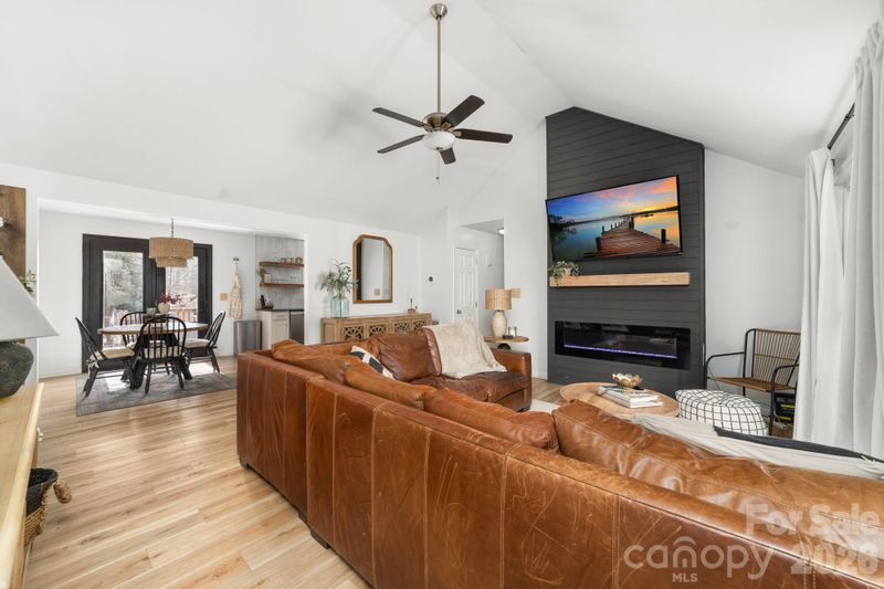 127 Woodbend Dr, Belmont, NC 28012