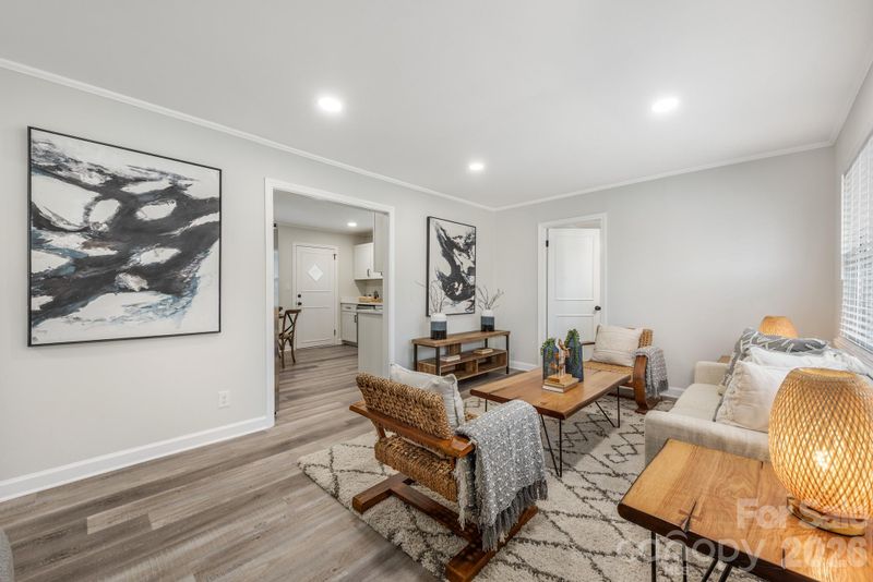 915 Crestmere St, Charlotte, NC 28208