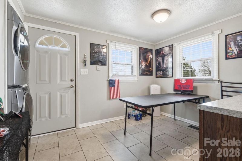 736 E 11th St, Newton, NC 28658