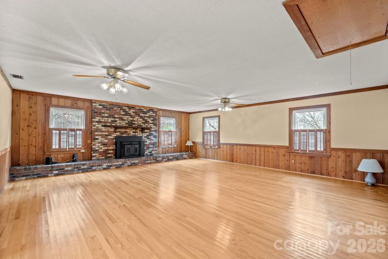 333 Sandy Ford Rd, Mount Holly, NC 28120