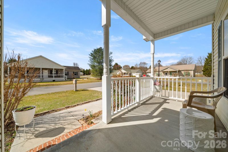 403 Sassafras Dr, Hendersonville, NC 28739