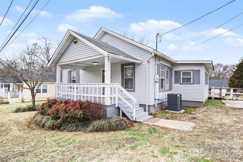 304 Adrian St, Mount Holly, NC 28120