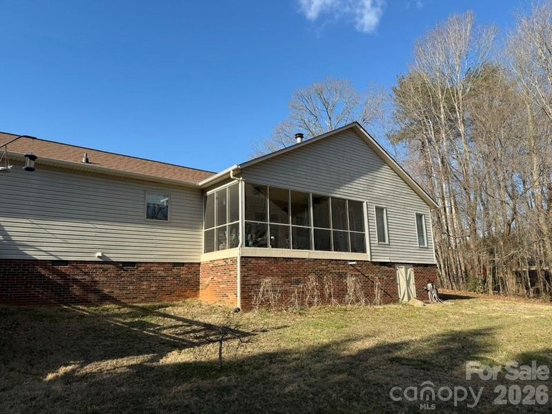 411 27th Avenue Cir NW, Hickory, NC 28601