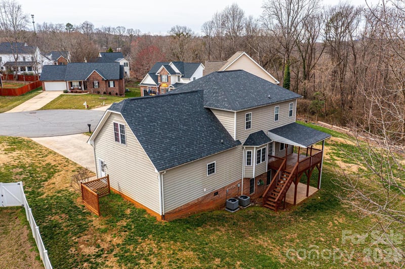 2640 Ironwood Dr, Hickory, NC 28602