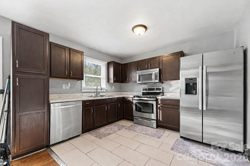 537 Kentbrook Dr, Charlotte, NC 28213