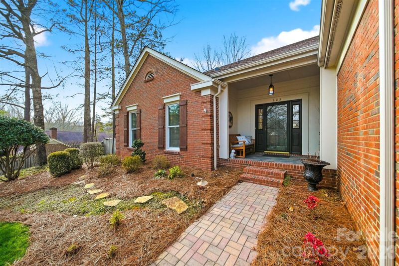 609 Fredricksburg Rd, Matthews, NC 28105