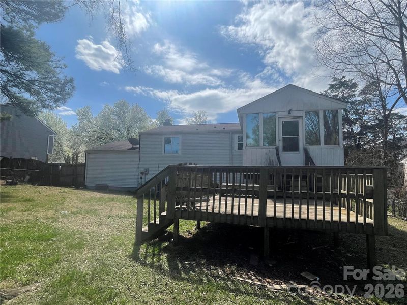1221 Farmfield Ln, Charlotte, NC 28213