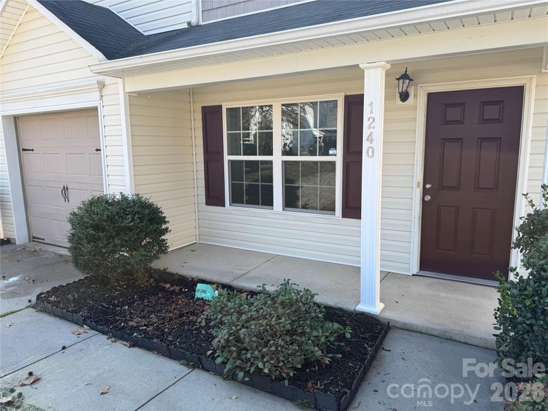 1240 Pinehaven Ct, Charlotte, NC 28215