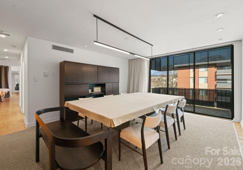 1300 Queens Rd, Charlotte, NC 28207