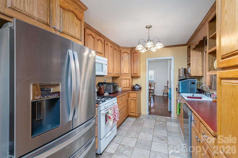 3325 Fairview Dr, Gastonia, NC 28052