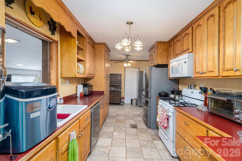 3325 Fairview Dr, Gastonia, NC 28052
